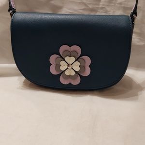 KATE SPADE NEW YORK REILEY FLAP SPADE APPLIQUÉ MINI CROSSBODY BAG